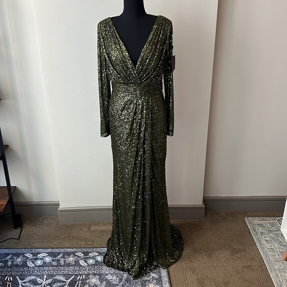 Ieena for Mac Duggal 26490 Sequined Long Sleeve Gown in Olive Size 6 NWT! - Picture 4 of 11